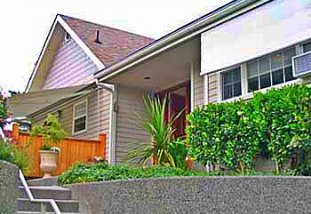 Let's Make A Deal - At over 2000 square feet, this is one of our most popular (and biggest!) Seattle vacation houses.  15 minutes or less from downtown Seattle.