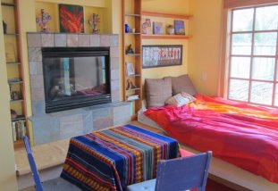 Carkeek Retreat - This custom cottage was designed by its' architect owner.  This retreat is near Carkeek Park but also has easy access to highways and public transportation.  Fireplace, patio, BBQ and jetted tub!