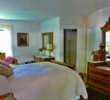 Capitol Hill Bed and Breakfast - Beautiful bed and breakfast located in the heart of one of Seattle's hottest neighborhoods.
