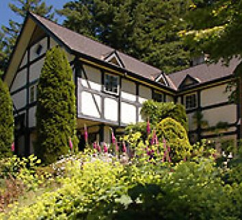 Markham House - All rooms have garden views and feature TV, VCR, DVD, fireplace and wireless internet as well as private bathrooms. You can also arrange to get a special massage treatment...