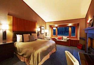 Historic Snoqualmie Lodge and Spa - It's hard to imagine a more beautiful setting than Snoqualmie Falls in Washington State. Or a more iconic and distinctive getaway!