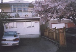 Queen Elizabeth Park B&B - Private one-bedroom, one-bath apartment.  Full breakfast.  Fabulous location - near Queen Elizabeth park, Main Street businesses, 1 bus ride (20 min.) to heart of Downtown Vancouver.