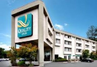 Renton Quality Inn - Just 15 minutes from both Downtown Seattle Bellevue and SeaTac Airport.  105 guest rooms and suites, fitness facility. All rooms have microwave, fridge, coffee maker, complimentary b'fast, airport shuttle & free parking....