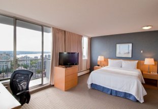 Blue Horizon - This magnificent hotel offers 30 floors of stunning views.  Rooms have balconies and are very spacious.