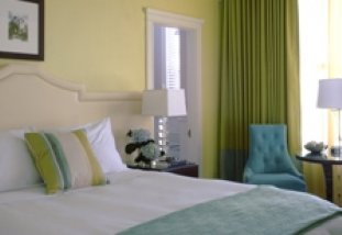 Hotel De Luxe - Beautiful hotel that pays homage to Hollywood's golden era - the most unique of all Downtown Seattle Portland hotels.  ...