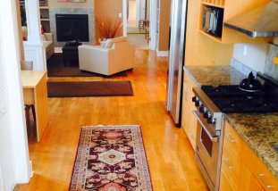 Queen Anne Apartment - Beautiful 2 bed/1 bath with new furnishings. Pretend to be a Seattlite in this beautifully designed vacation apartment in Frasier's neighborhood!  Beautiful, affordable vacation rental close to downtown, the Space Needle, tons of shops & restaurants!